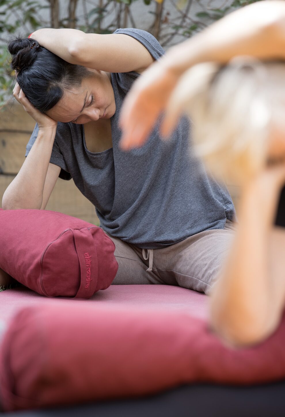 Pourquoi apprendre des postures ne suffit pas pour enseigner le Yin Yoga Thérapeutique