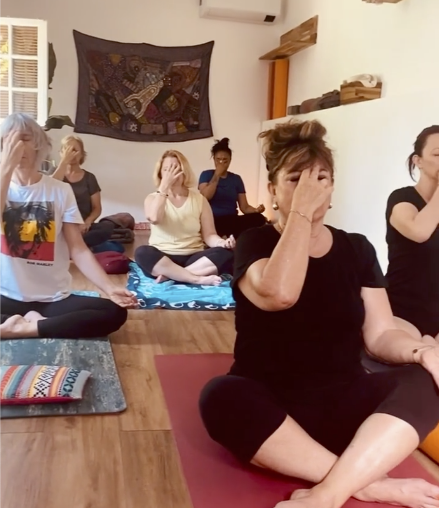 séance de yoga-l'universdeceline
